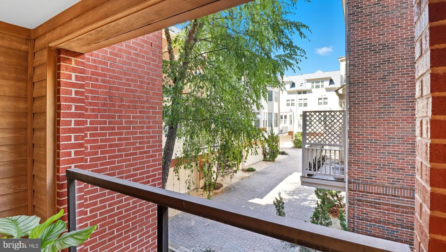 1029 N Stuart Street #204 photo 18