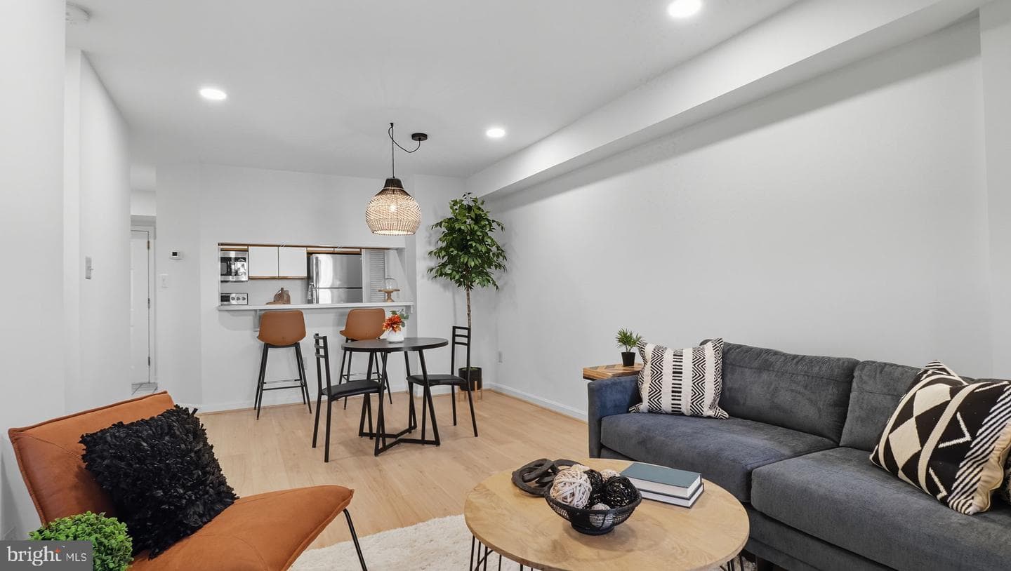 1029 N Stuart Street #204 photo 3