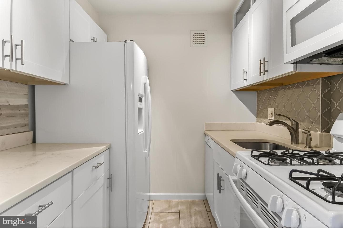 1931 N Cleveland Street #409 photo 11