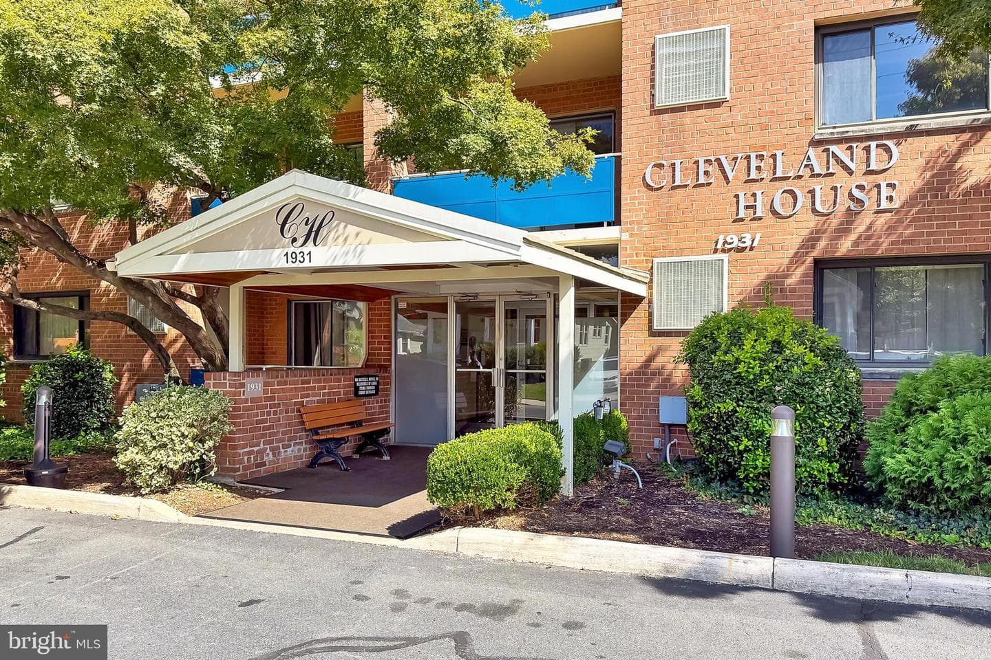 1931 N Cleveland Street #409 photo 2