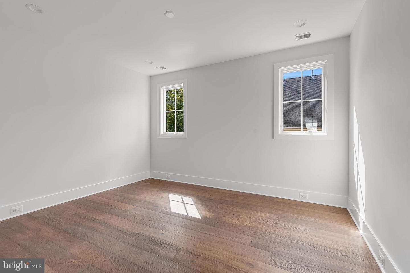 4777 26 Street N photo 51