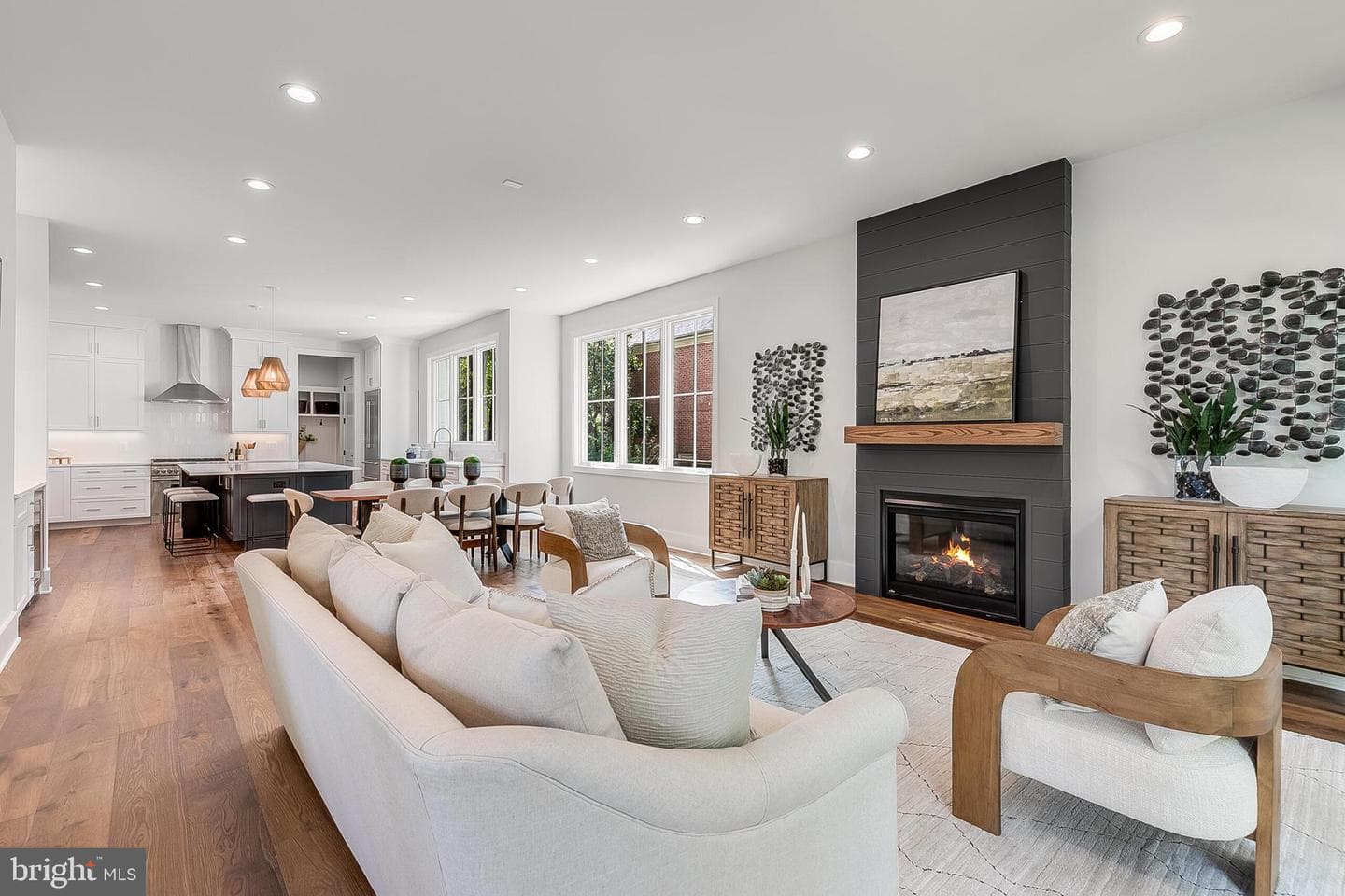 4777 26 Street N photo 9