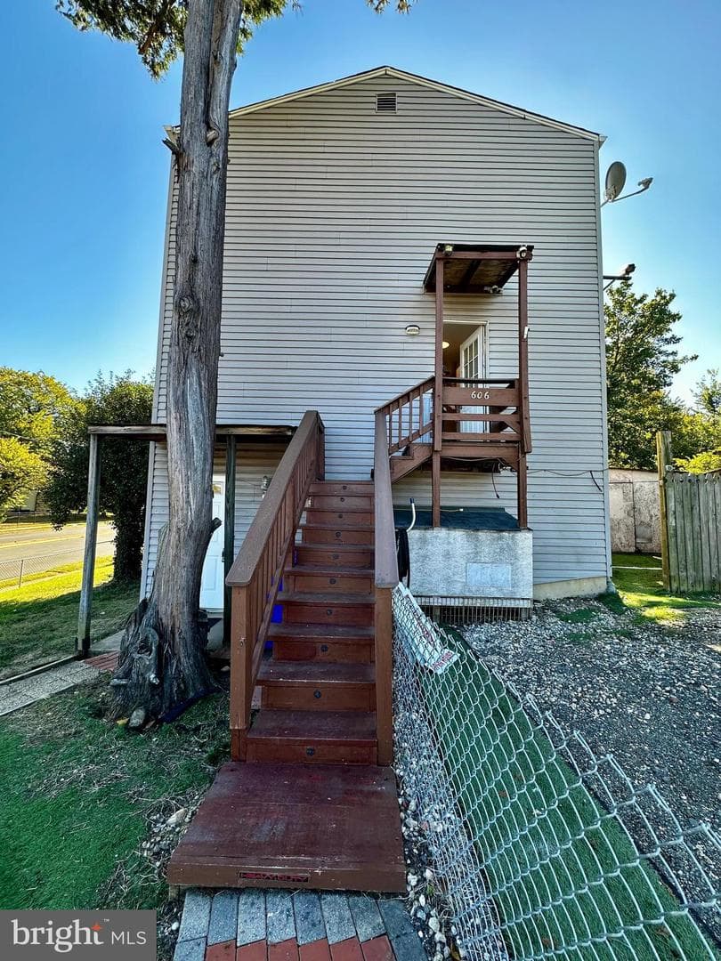 606 S Glebe Road photo 1