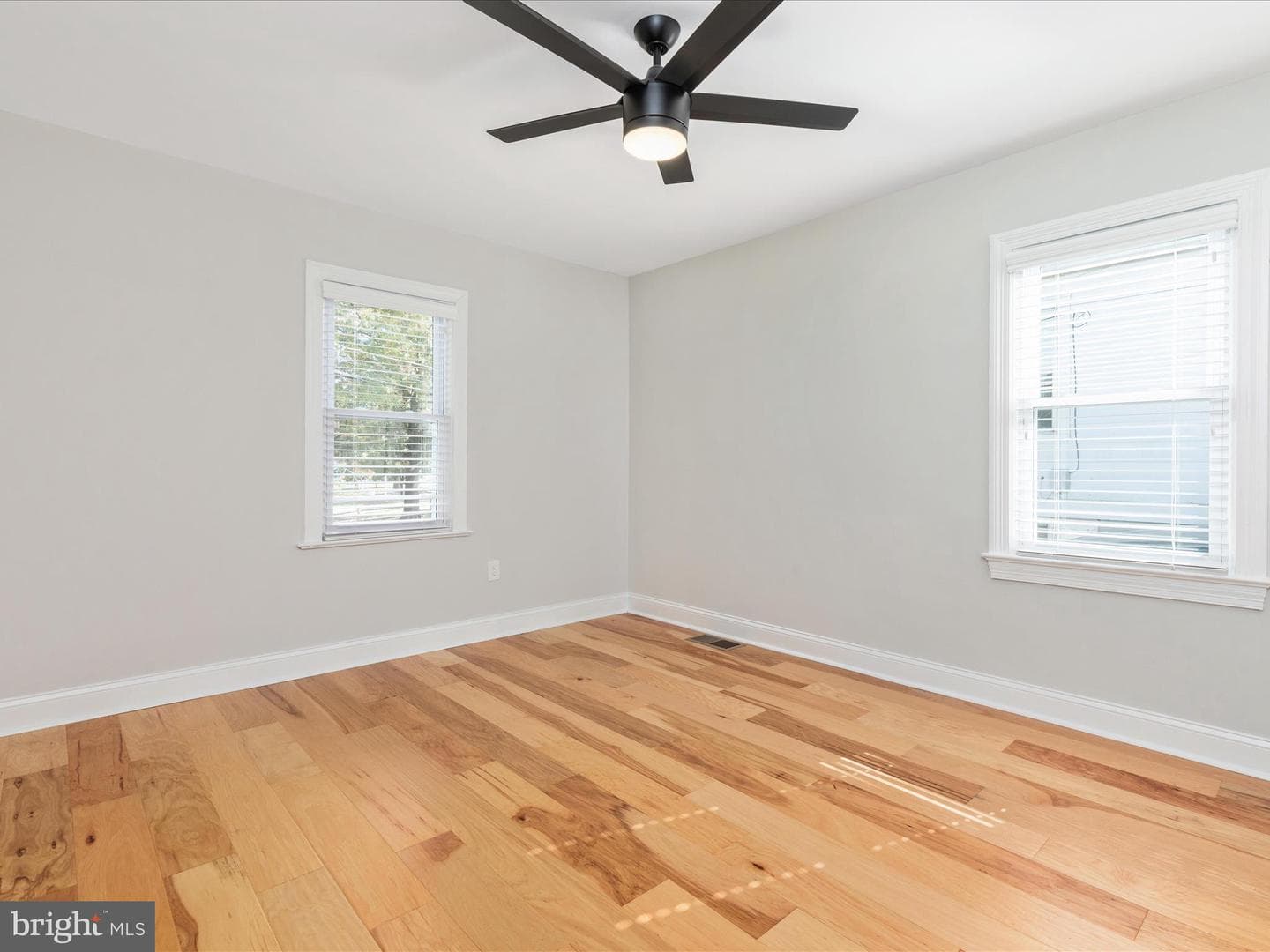 112 S Barton Street photo 16