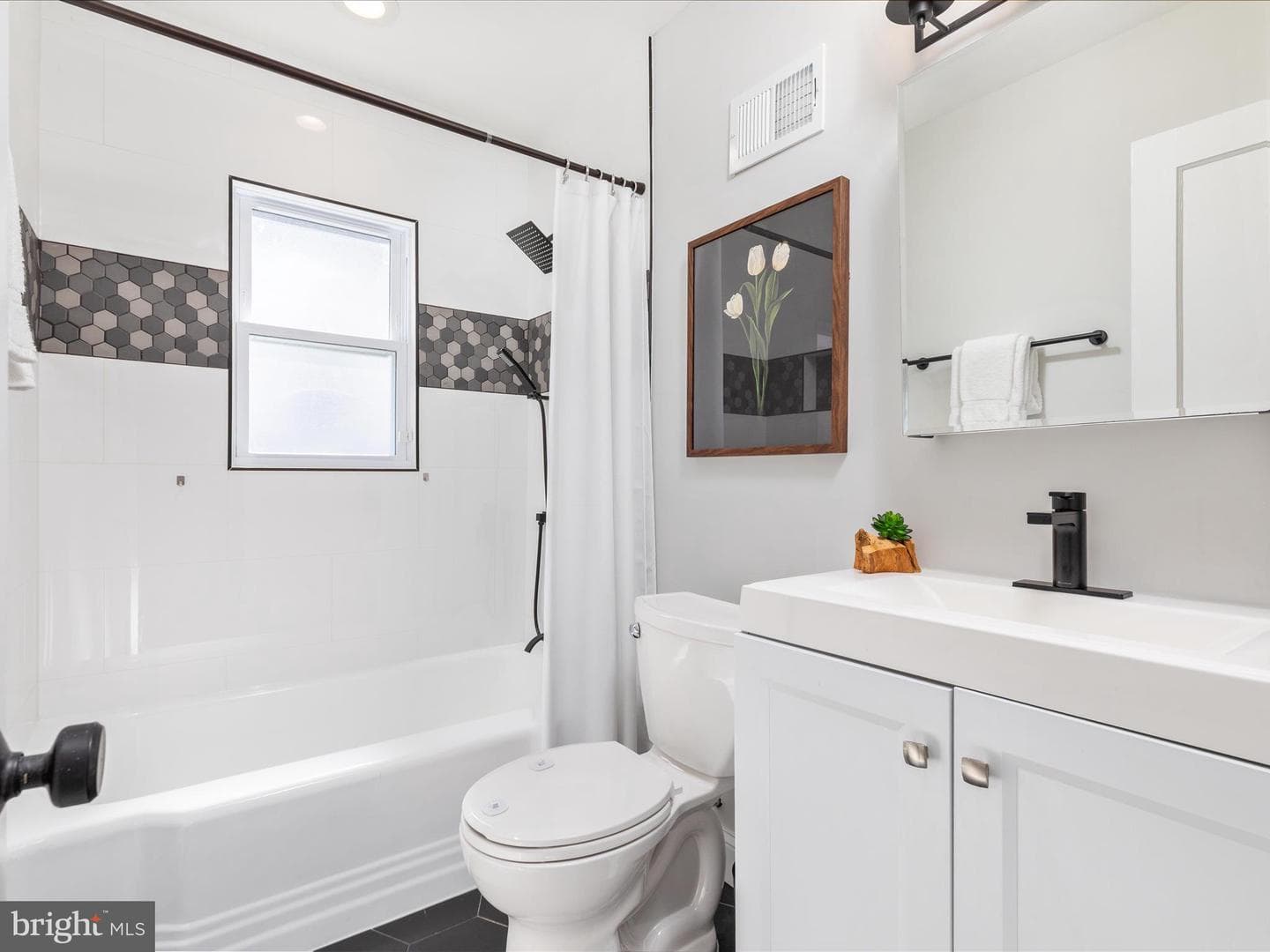 112 S Barton Street photo 18