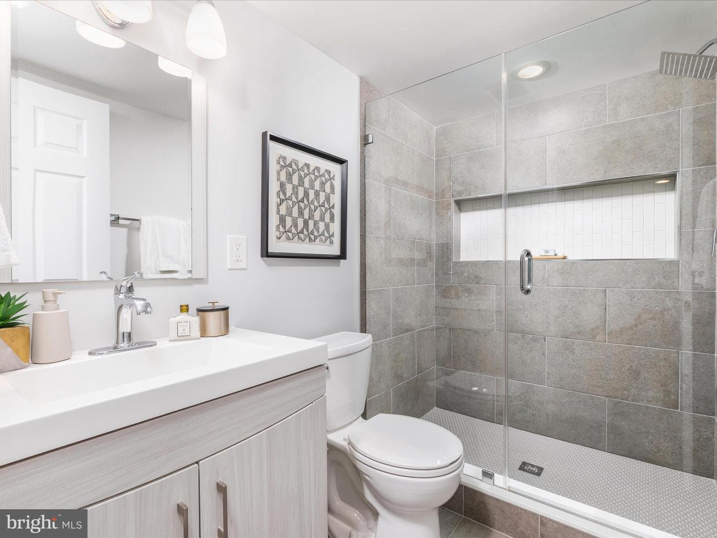112 S Barton Street photo 33