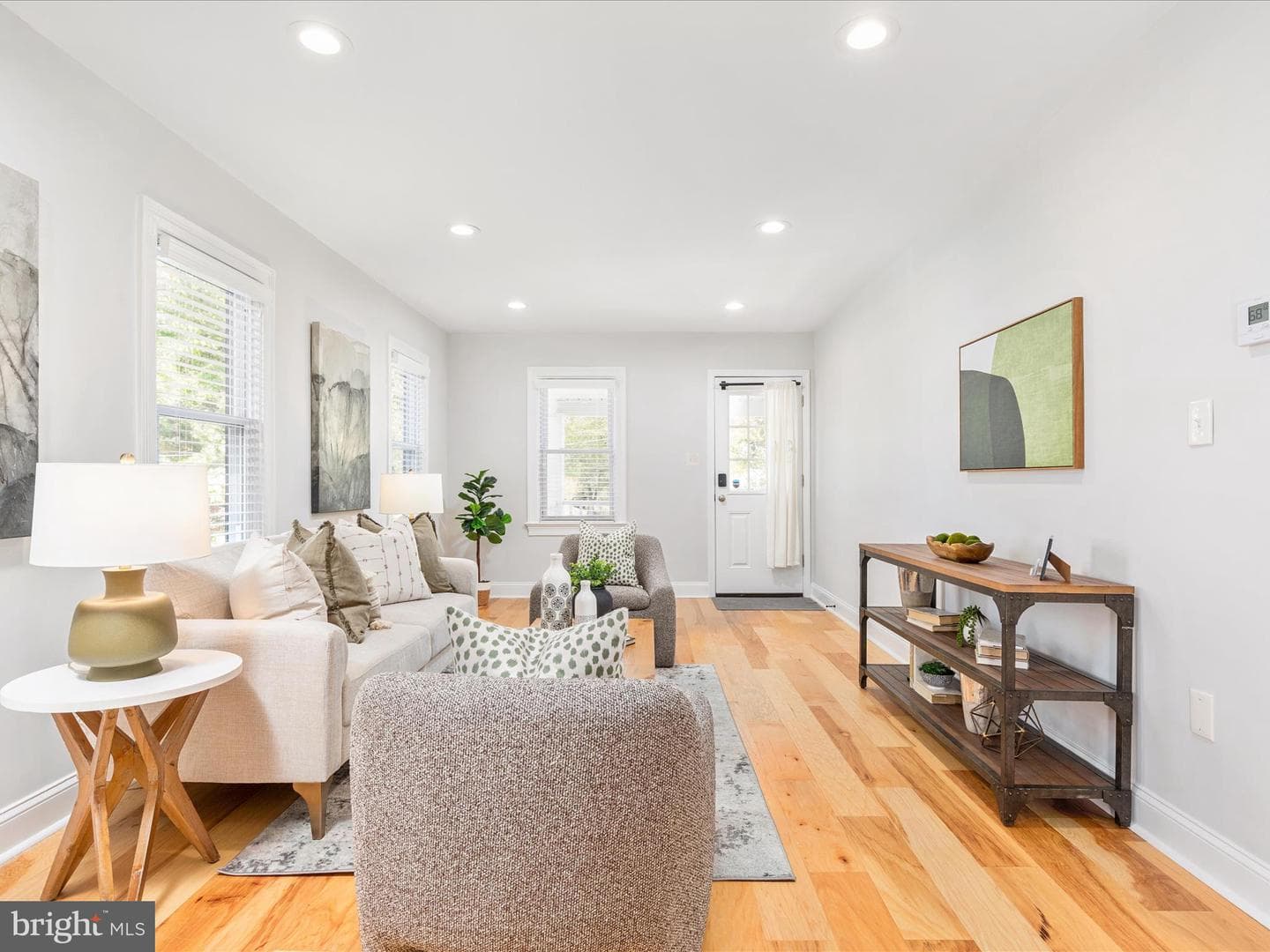 112 S Barton Street photo 7