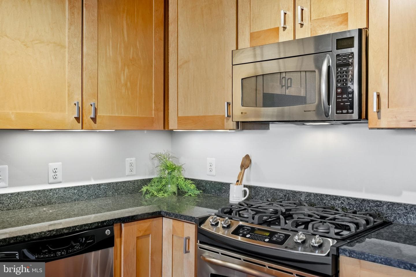 2200 N Westmoreland Street #202 photo 21