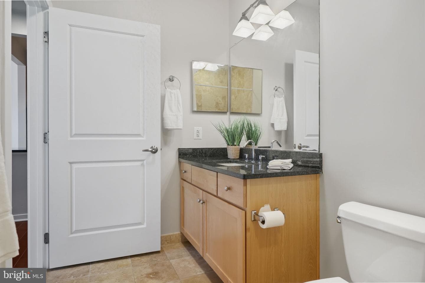 2200 N Westmoreland Street #202 photo 27