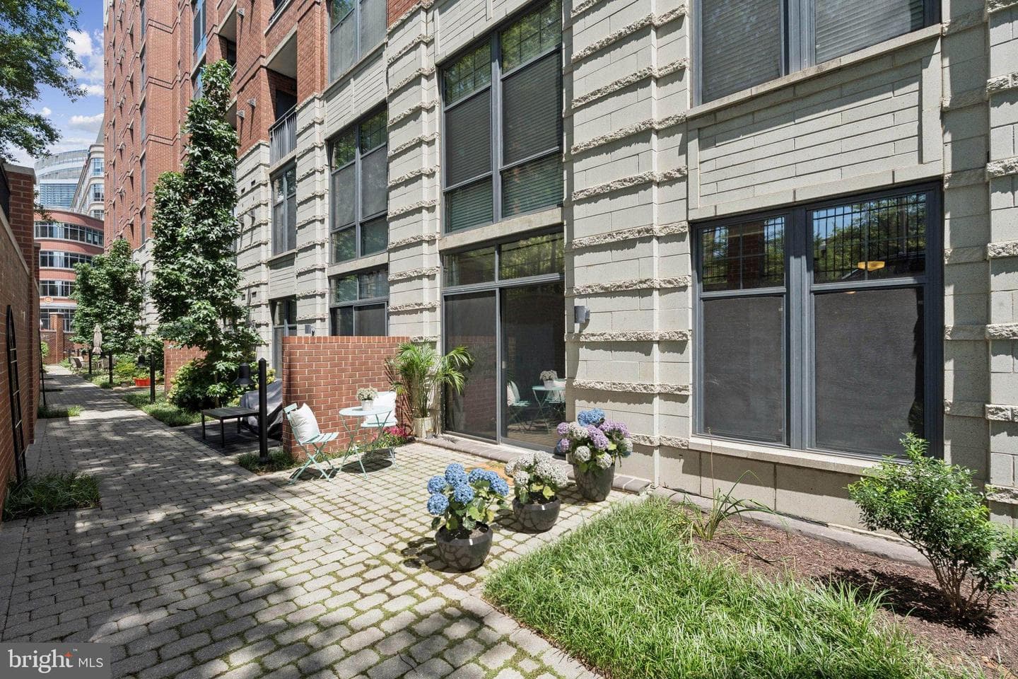 1021 N Garfield Street #b39 photo 11