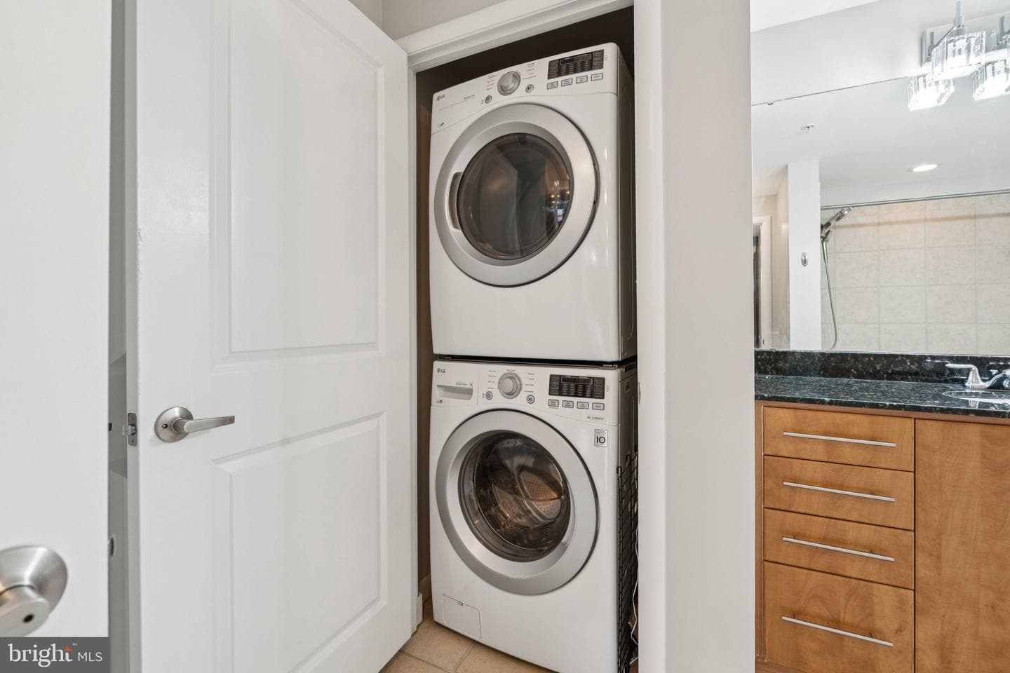 1021 N Garfield Street #b39 photo 16