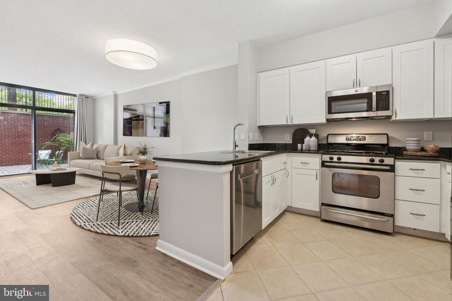 1021 N Garfield Street #b39 photo 3