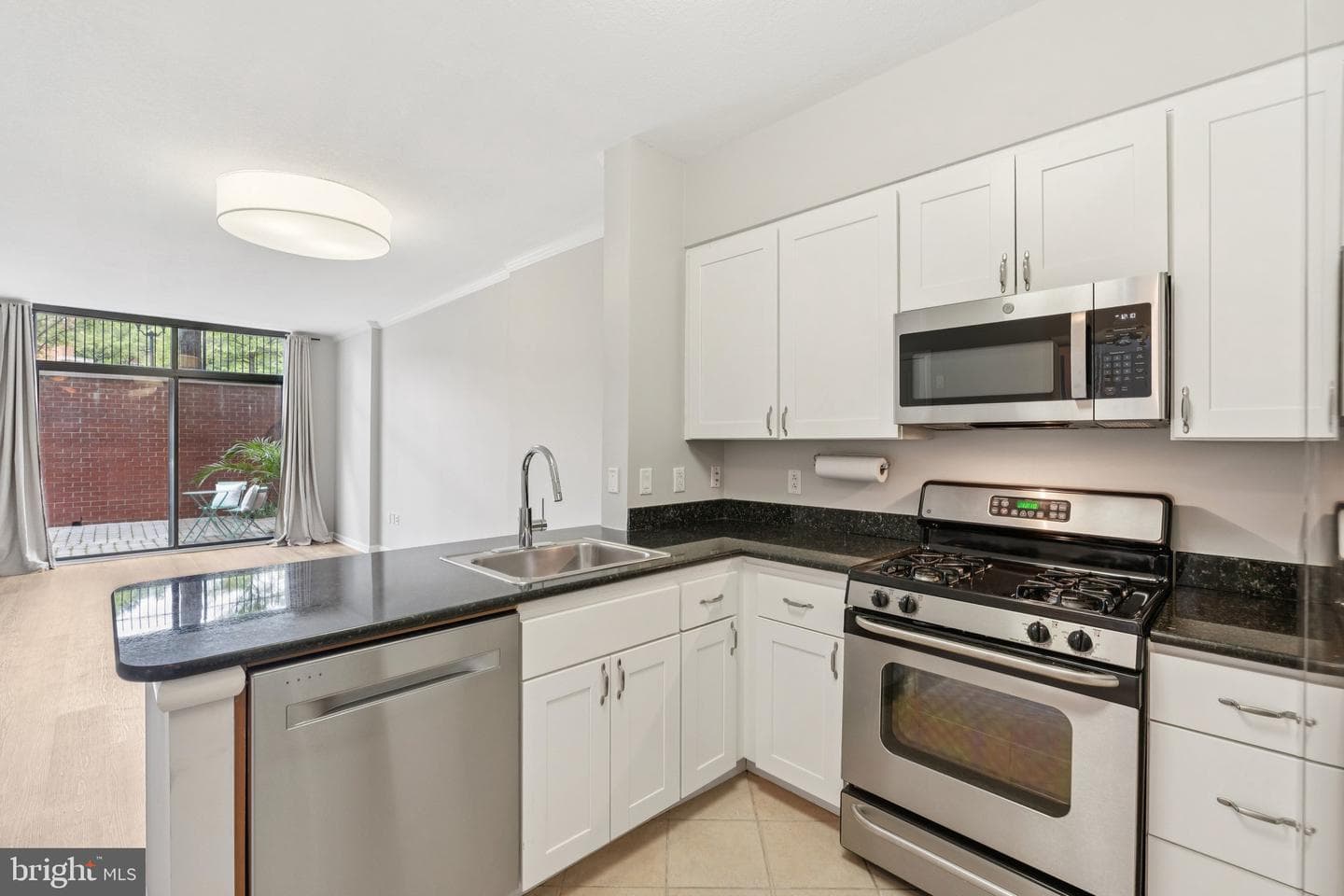 1021 N Garfield Street #b39 photo 6