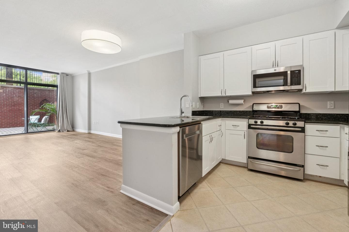 1021 N Garfield Street #b39 photo 7