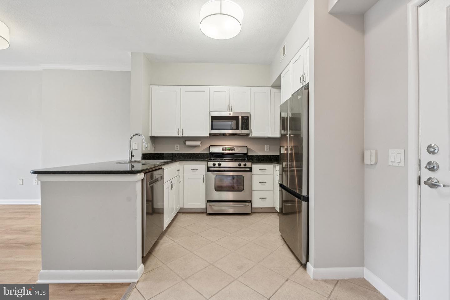 1021 N Garfield Street #b39 photo 8