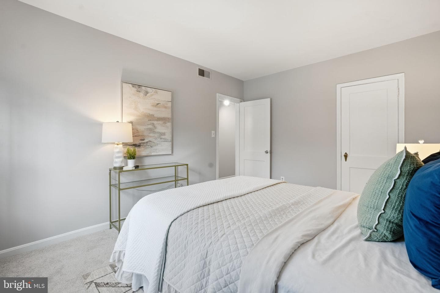 1909 N Rhodes Street #30 photo 11