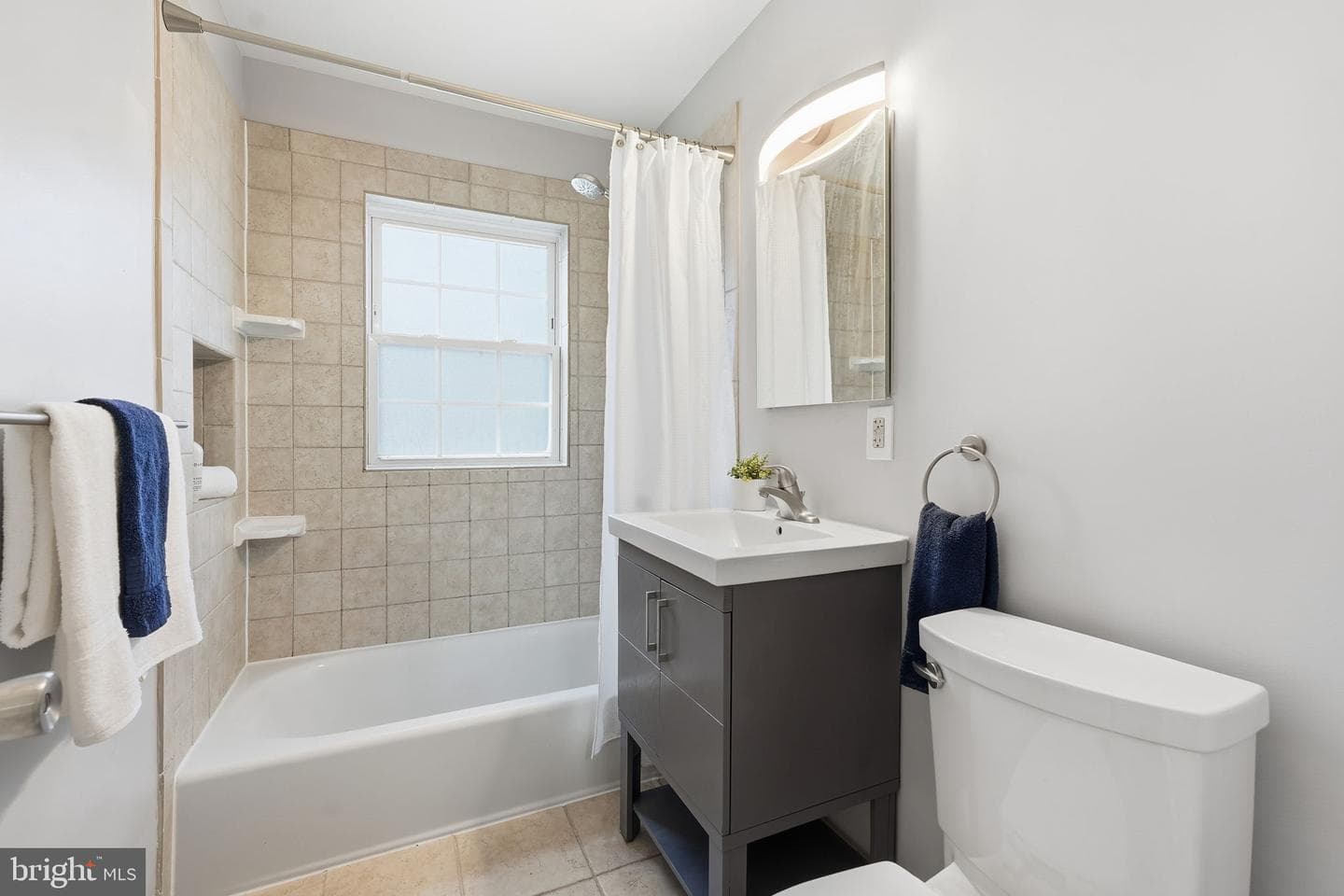1909 N Rhodes Street #30 photo 12