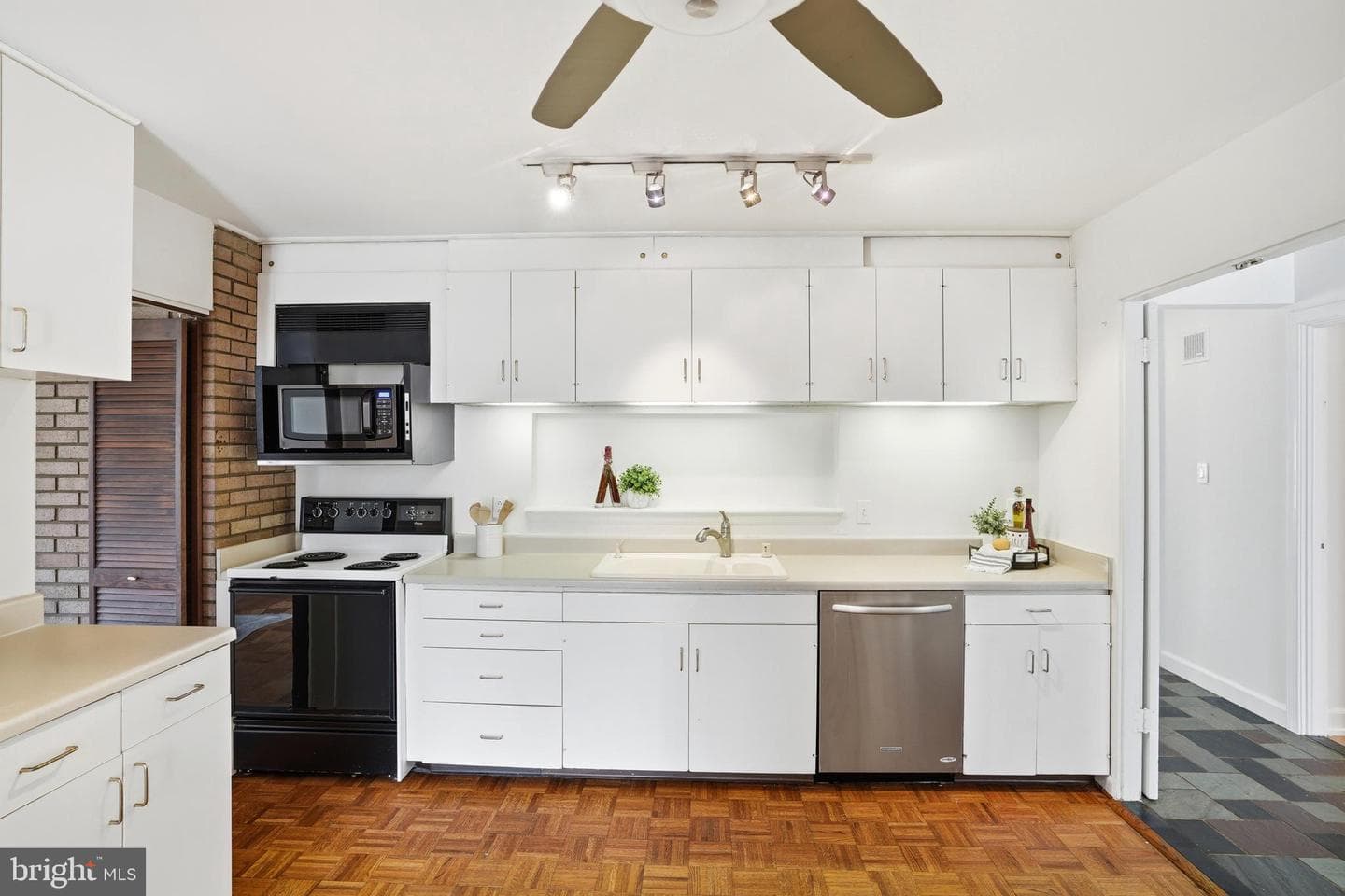 2745 N Radford Street photo 16