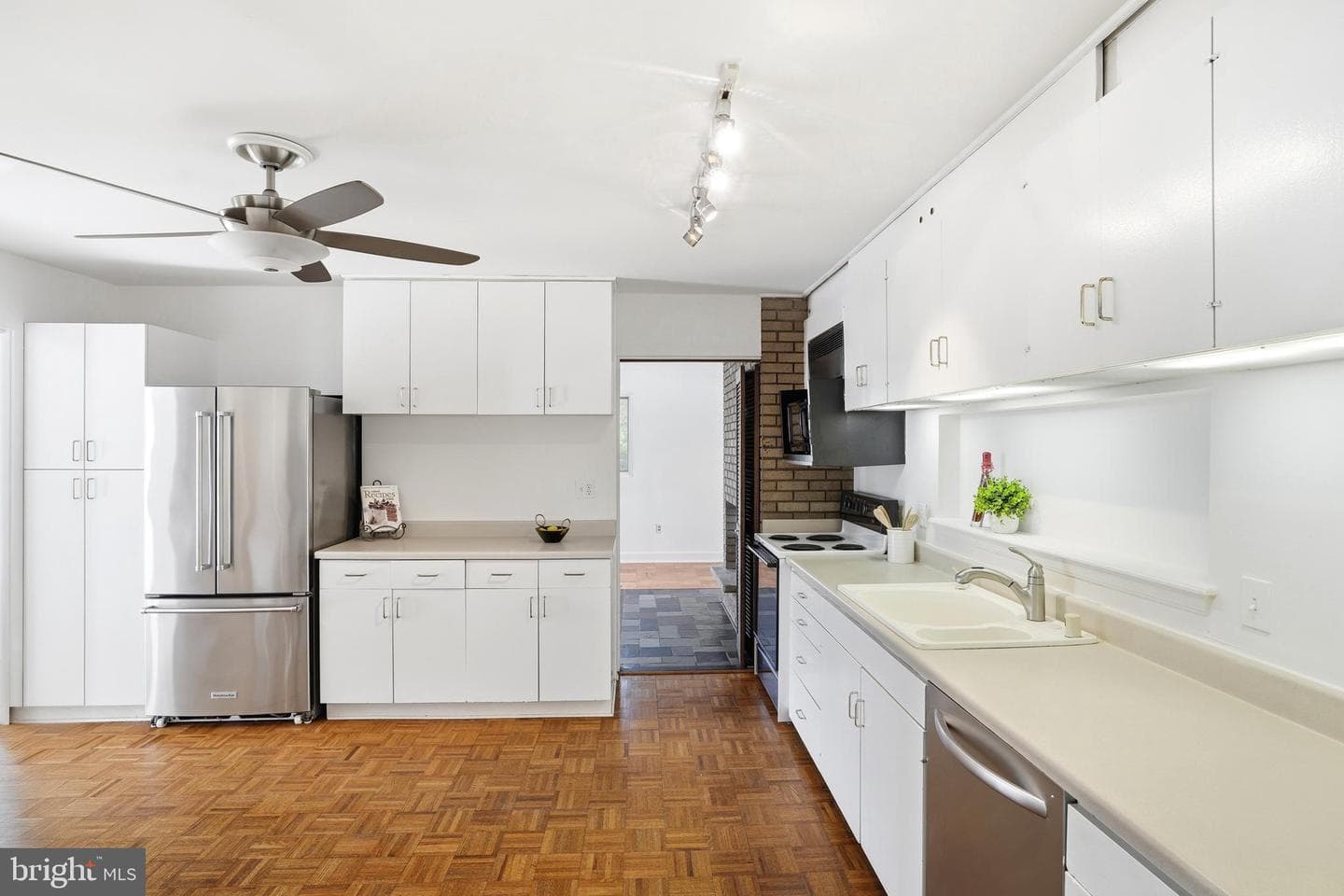 2745 N Radford Street photo 17