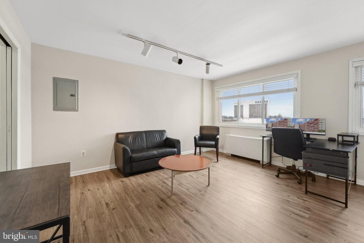 1830 Columbia Pike #409 photo 3