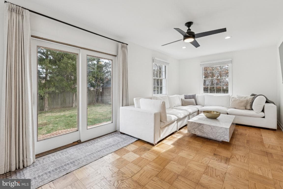 425 N Norwood Street photo 16