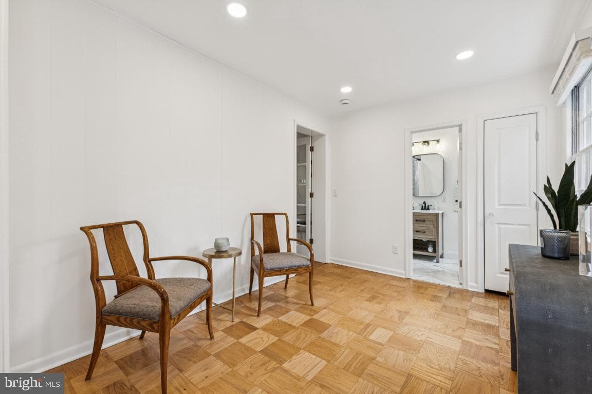 425 N Norwood Street photo 20