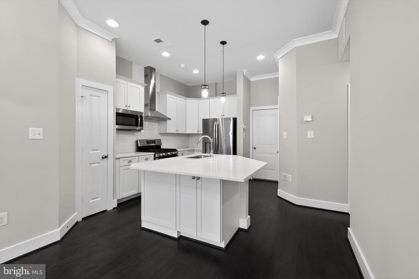 1308 S Quinn Street photo 4