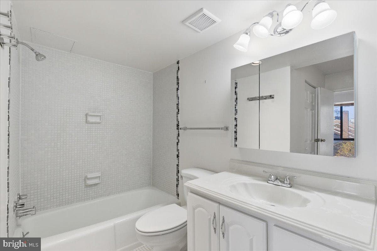 1401 N Rhodes Street #503 photo 16