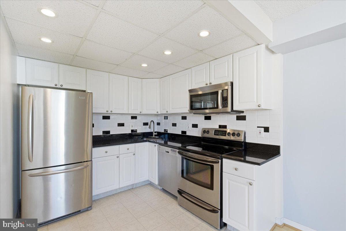 1401 N Rhodes Street #503 photo 5