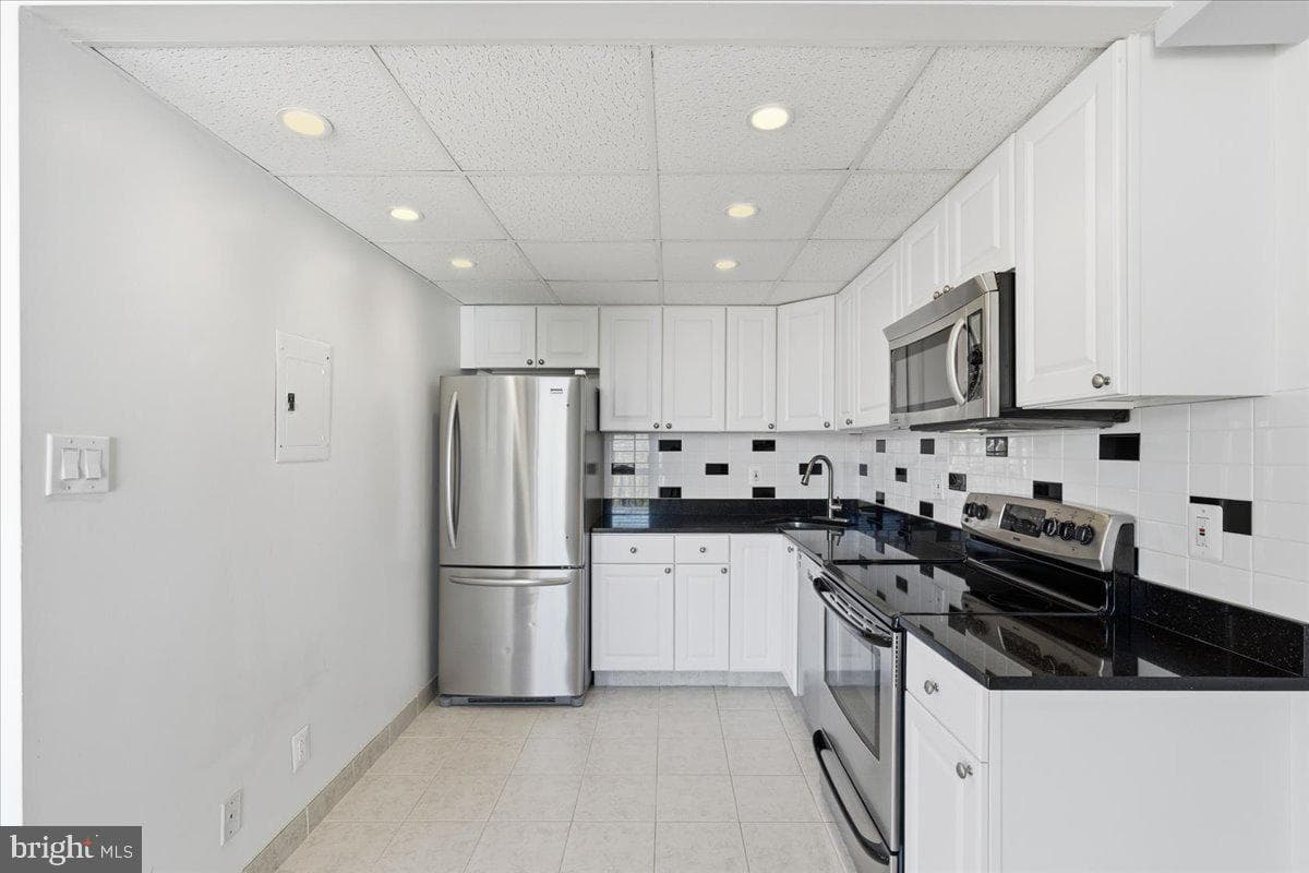 1401 N Rhodes Street #503 photo 6