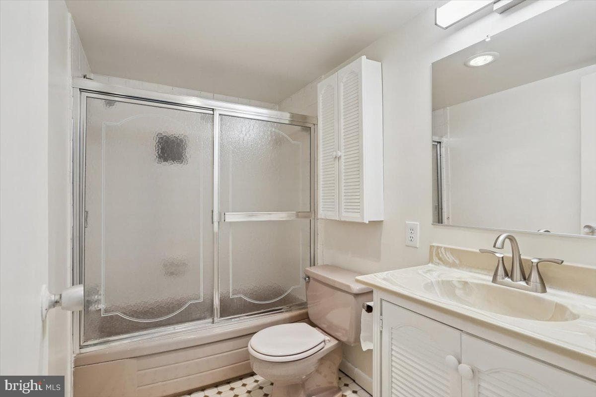 1300 Army Navy Drive #106 photo 22