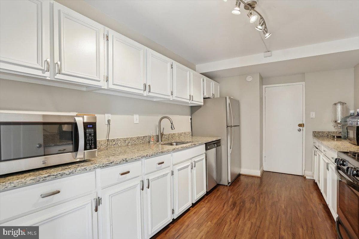 1300 Army Navy Drive #106 photo 26