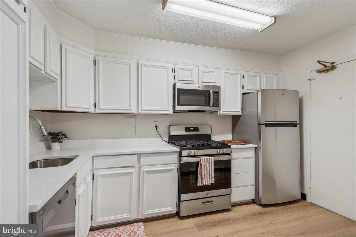 1300 Army Navy Drive #106 photo 9