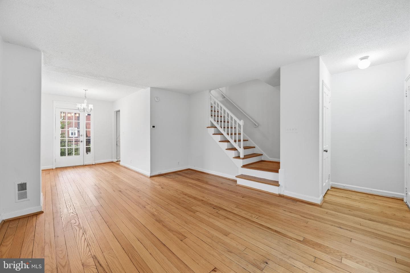 2825 S Columbus Street photo 5
