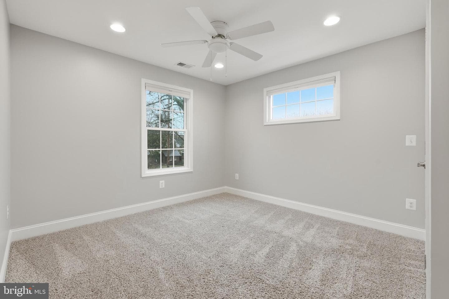 520 N Kensington Street N photo 30