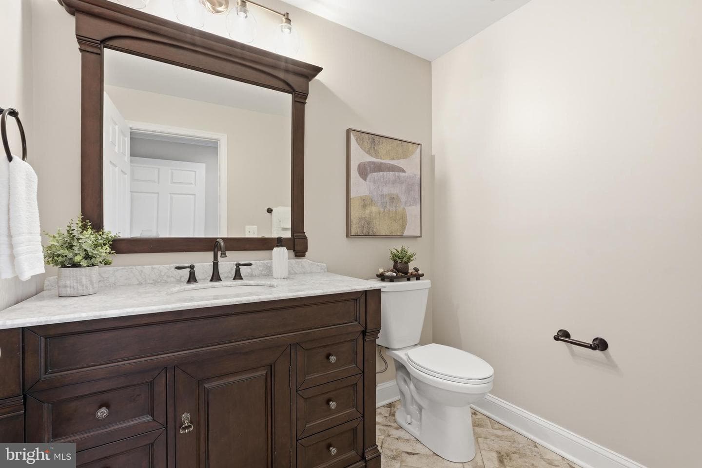 520 N Kensington Street N photo 31