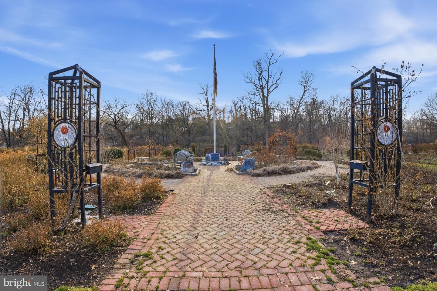 520 N Kensington Street N photo 41