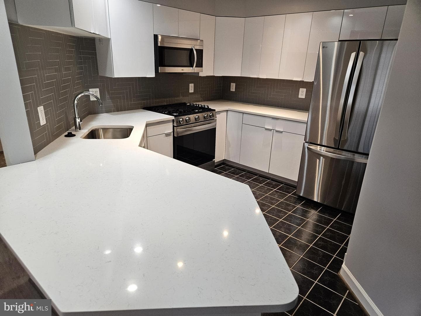 6908 Fairfax Drive #300 photo 10