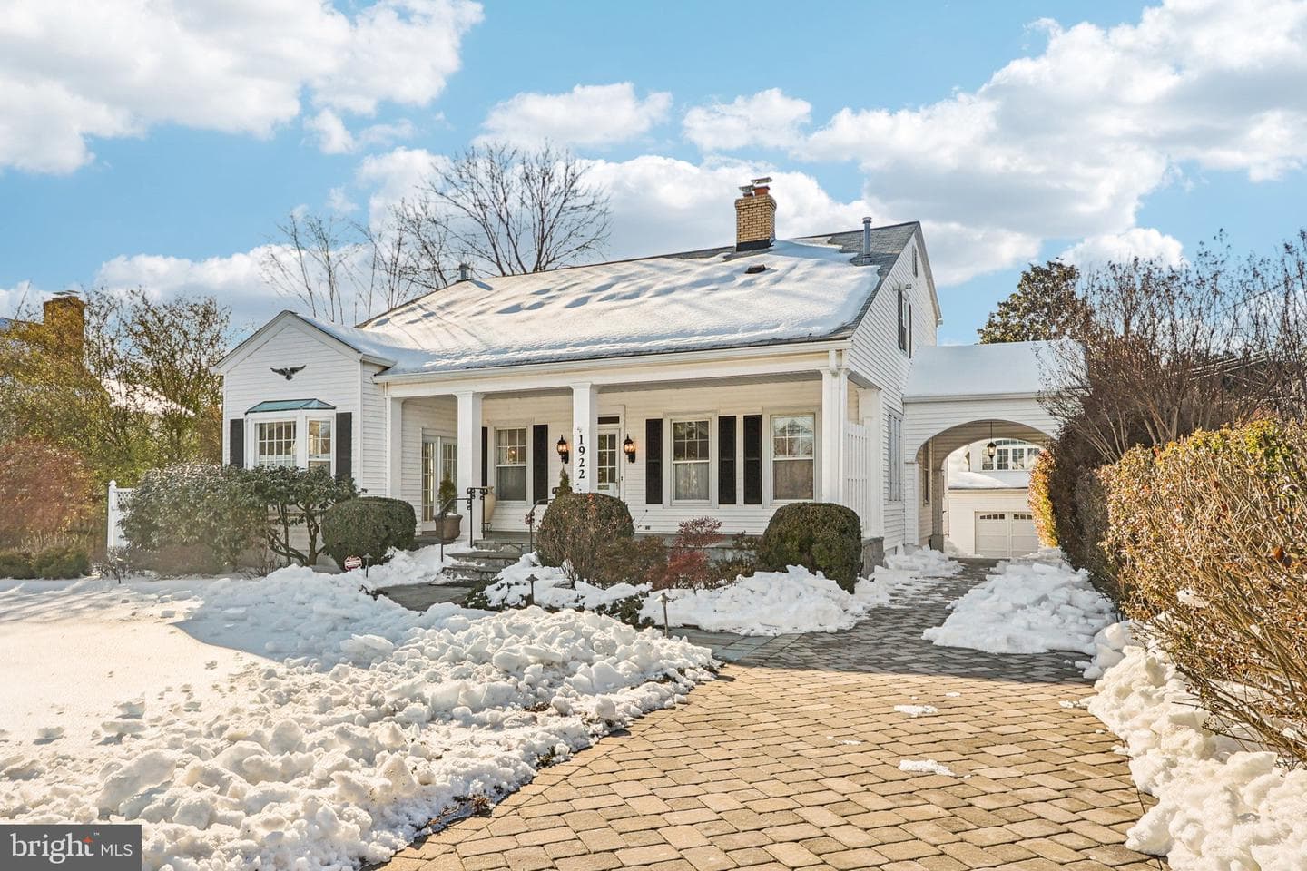 1922 S Arlington Ridge Road photo 4
