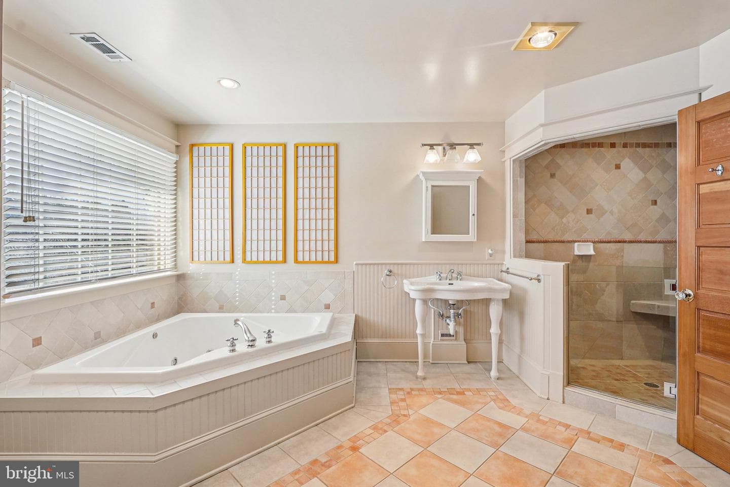 1922 S Arlington Ridge Road photo 52