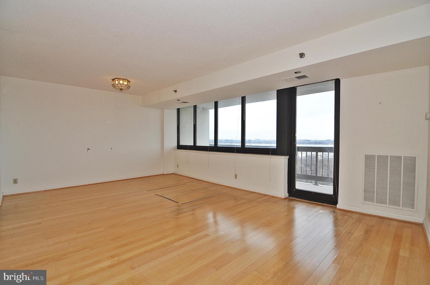 1805 Crystal Drive #907s photo 5