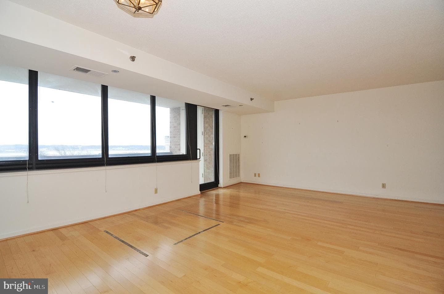1805 Crystal Drive #907s photo 6