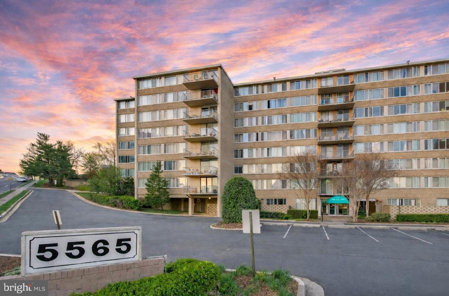 5565 Columbia #412