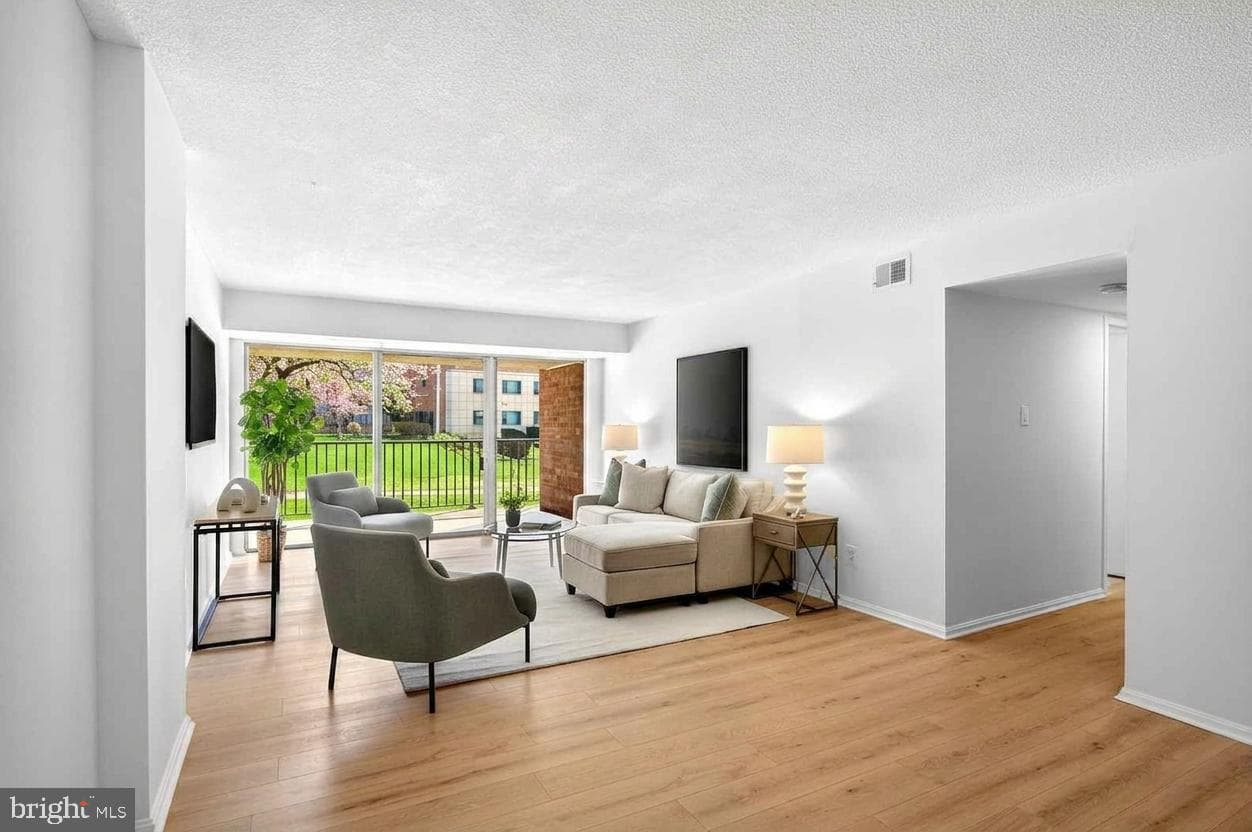 1300 Army Navy Drive #117 photo 10