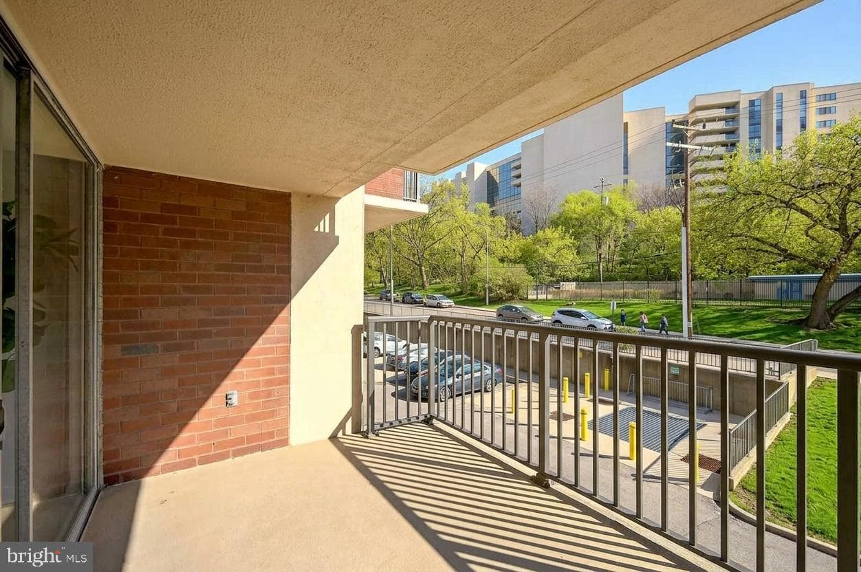 1300 Army Navy Drive #117 photo 11