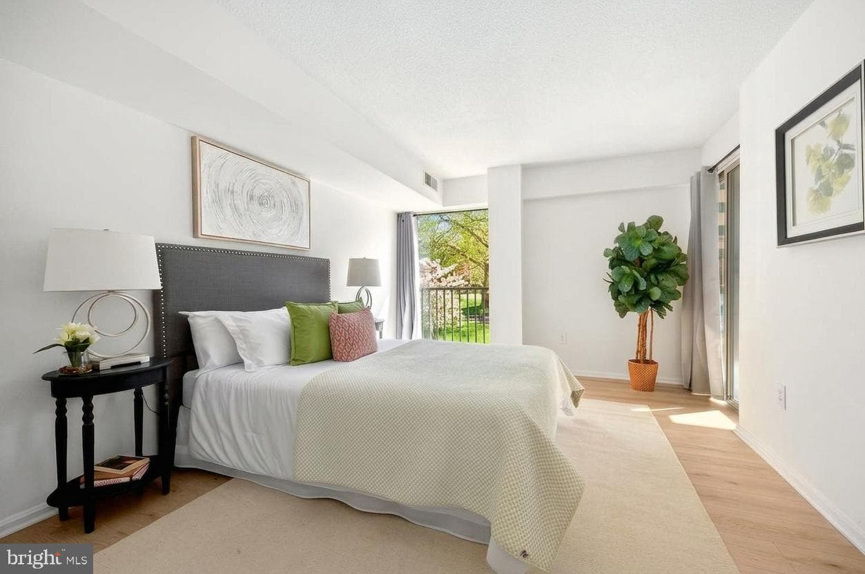 1300 Army Navy Drive #117 photo 32