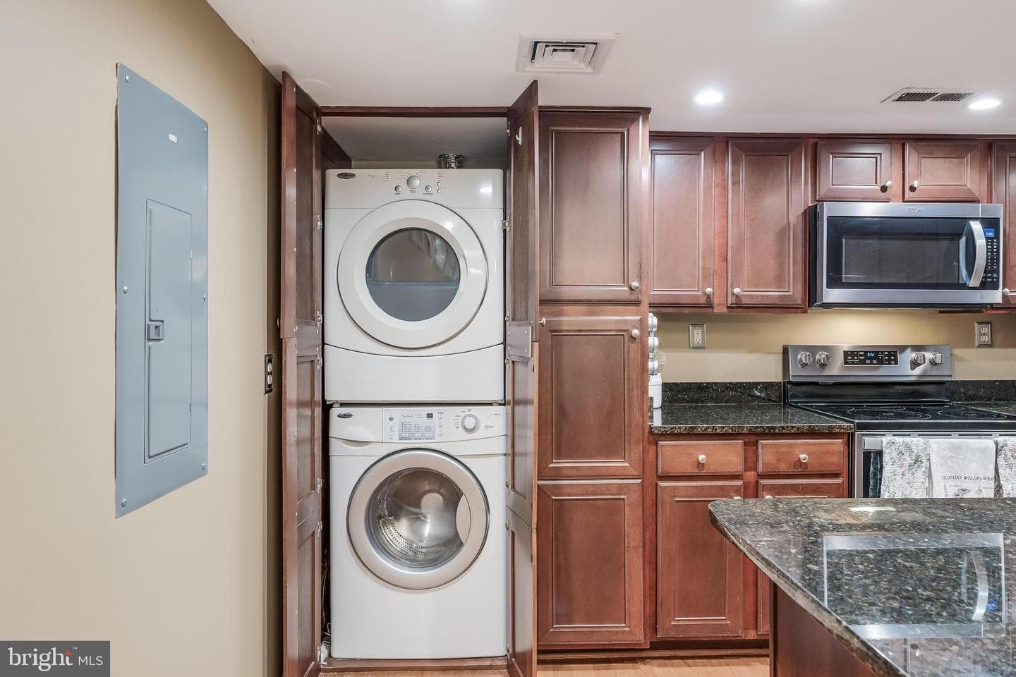 1515 S Arlington Ridge Road #504 photo 17