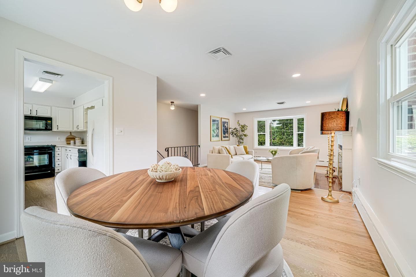 2566 Military Road photo 18