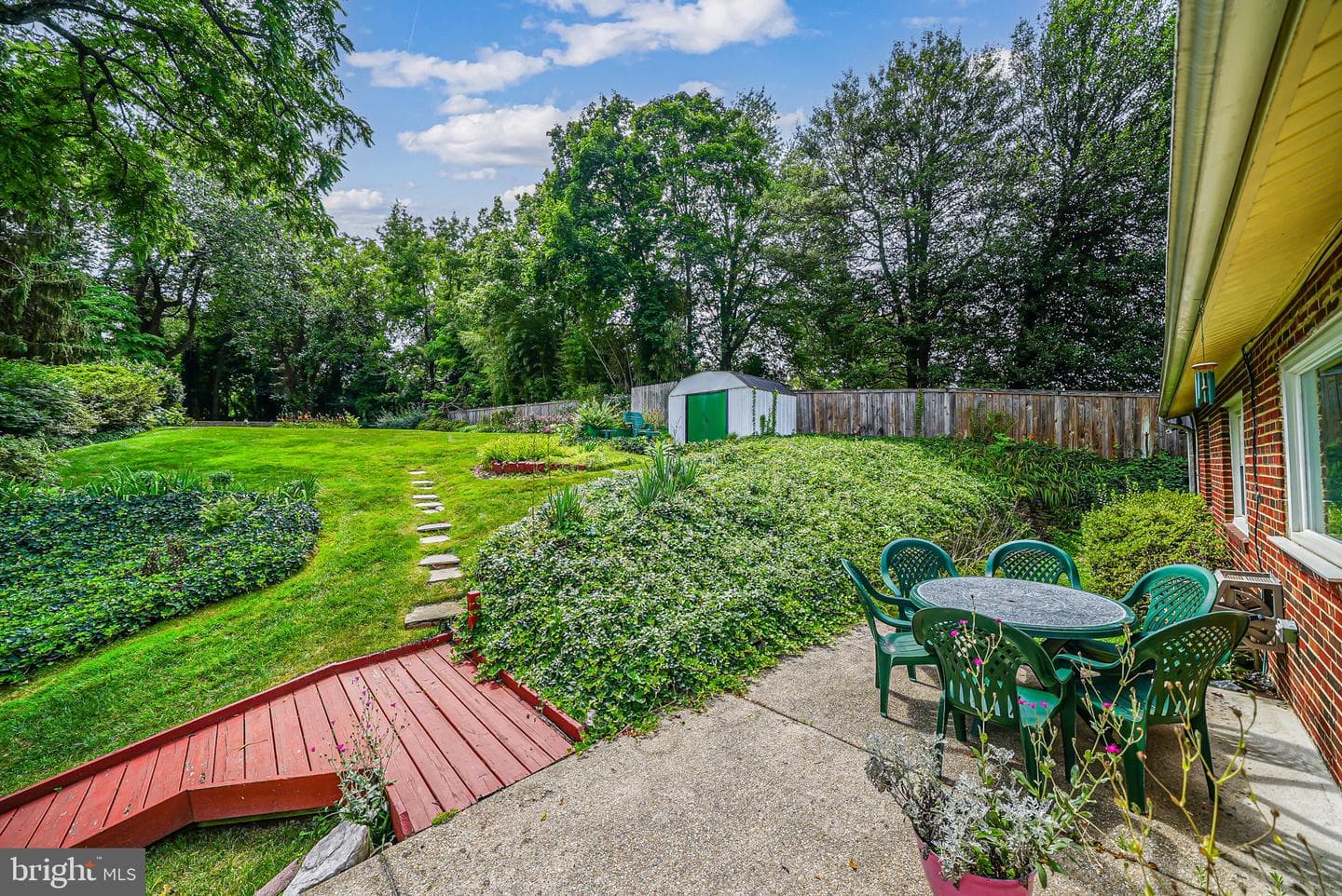 2566 Military Road photo 2