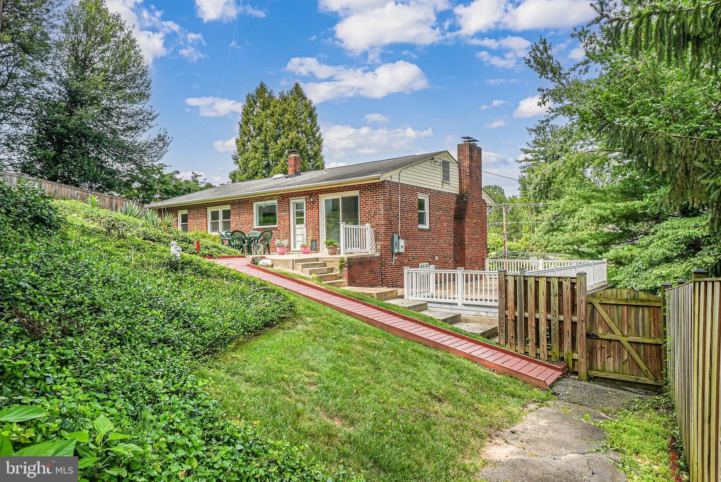 2566 Military Road photo 35